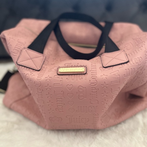 Juicy Couture Handbags - JUICY COUTURE LIKE NEW Duffle bag with adjustable straps! 💕💕
